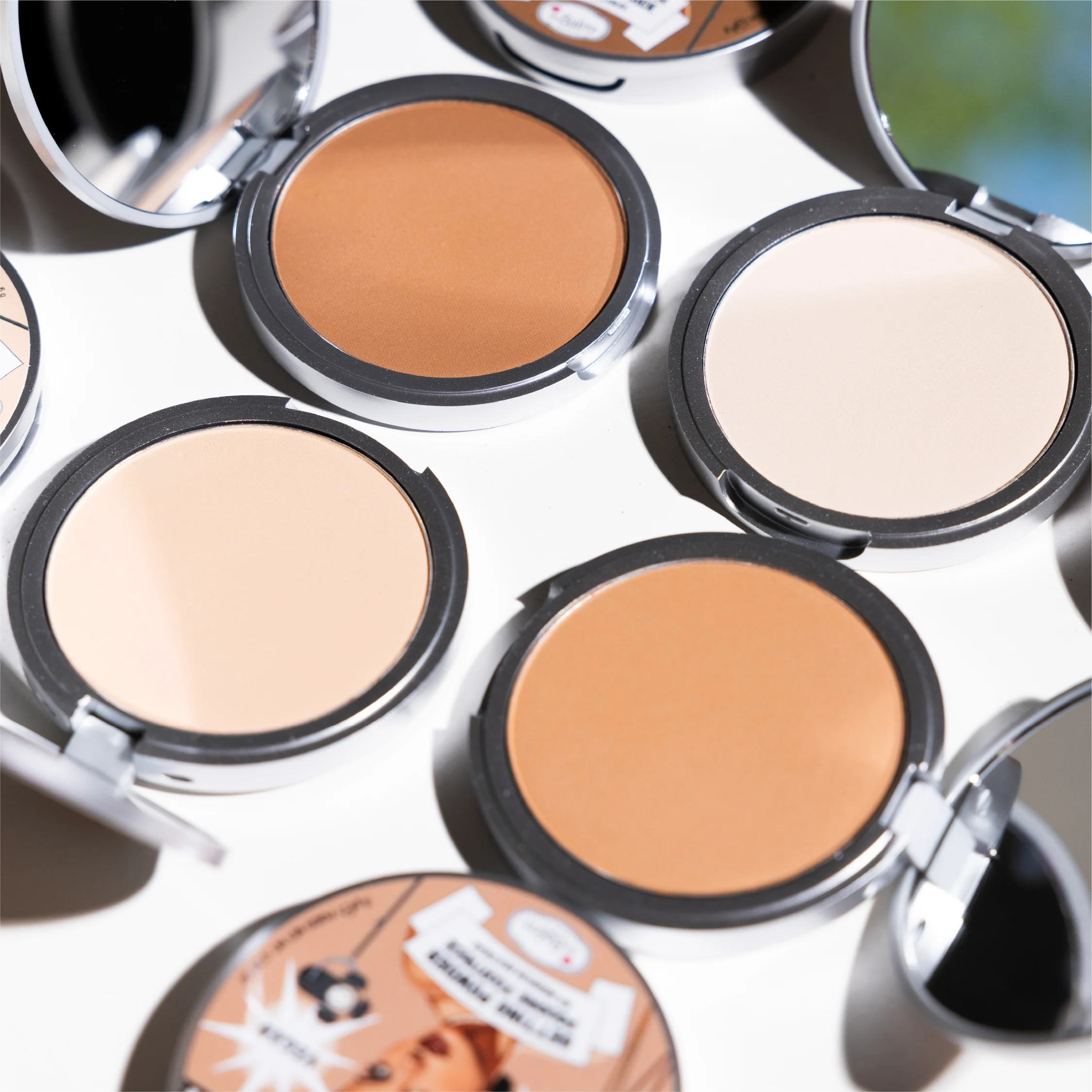 Quiet on Set® Setting Powder - Image 8